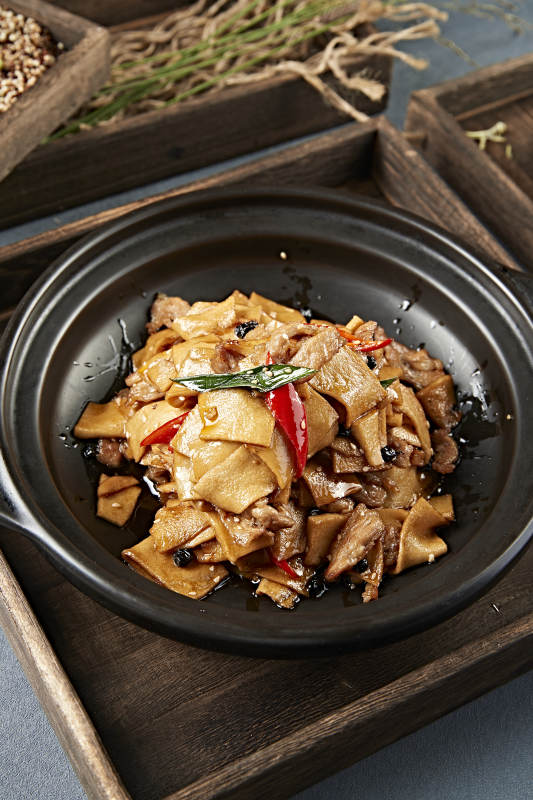 豆豉彩椒杏鲍菇片炒五花肉图片