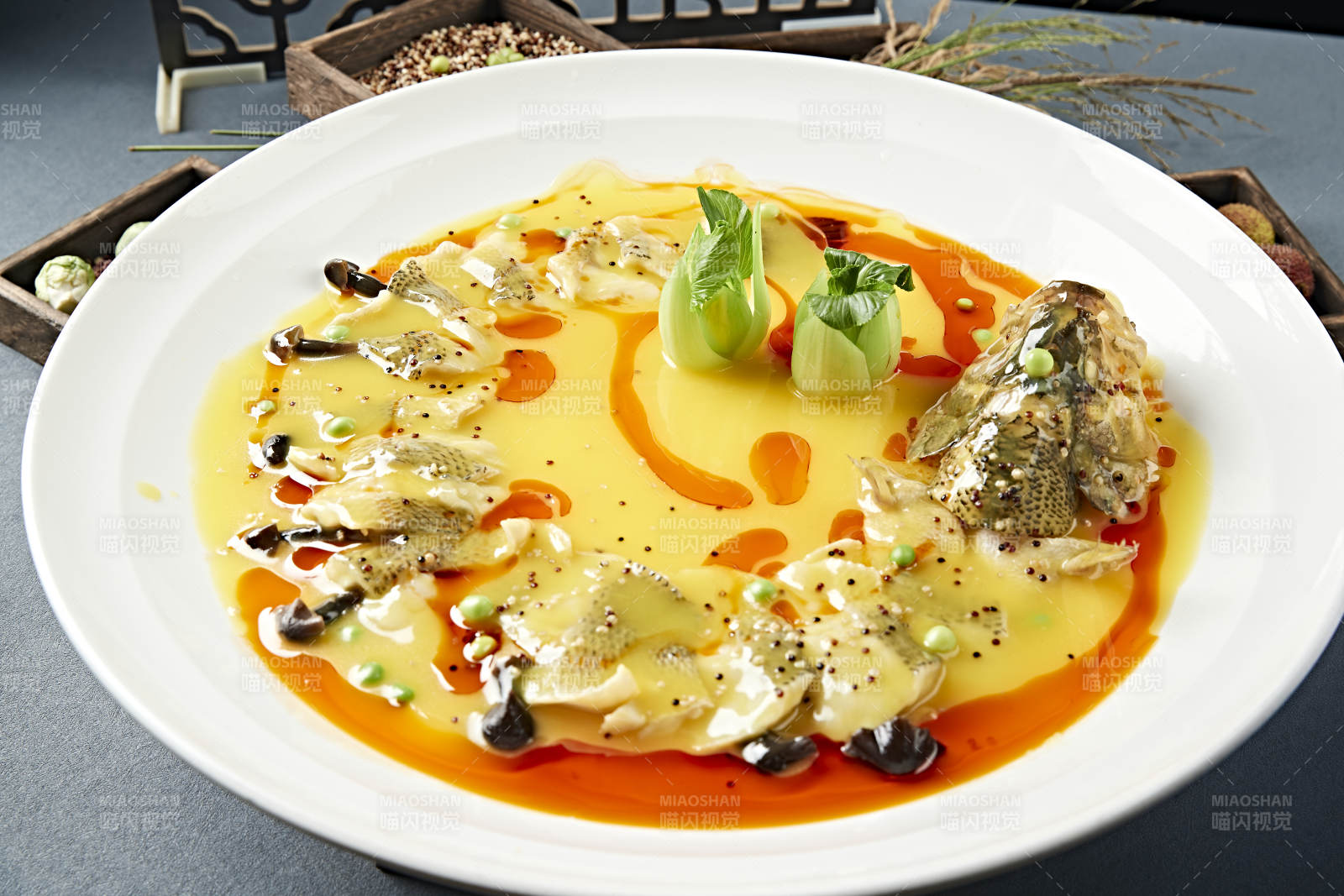 浓汤藜麦鸡枞菌蒸海鲈鱼图片
