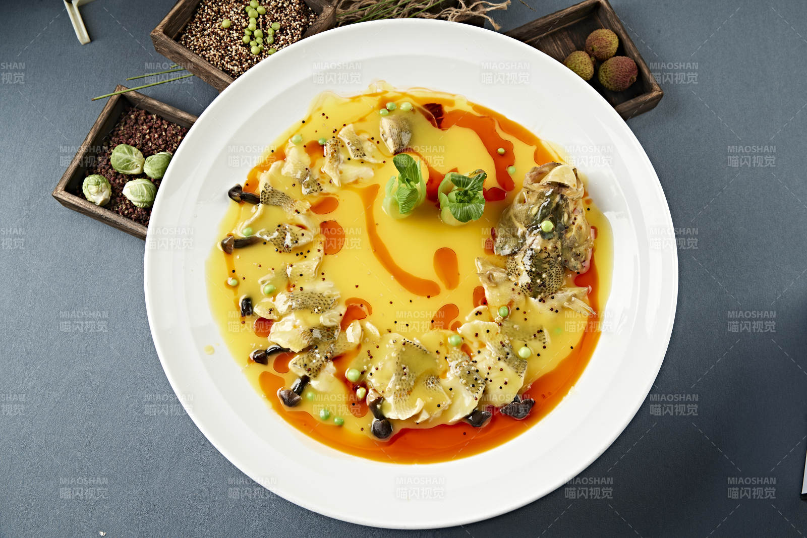 浓汤藜麦鸡枞菌蒸海鲈鱼图片