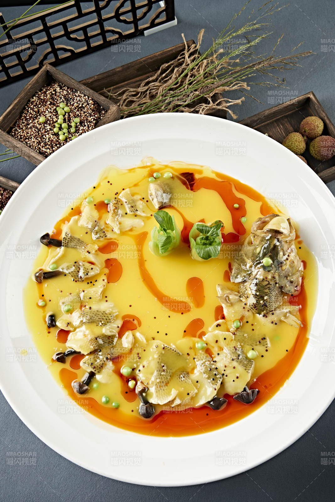 浓汤藜麦鸡枞菌蒸海鲈鱼图片