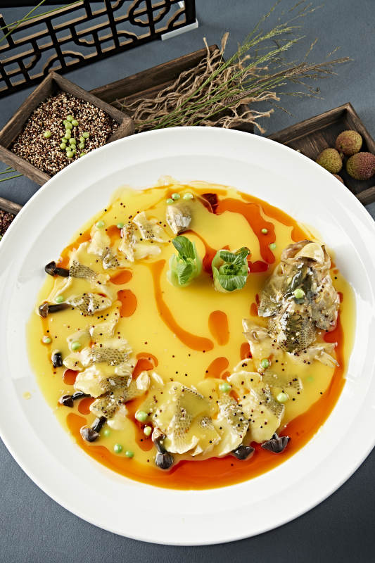 浓汤藜麦鸡枞菌蒸海鲈鱼图片