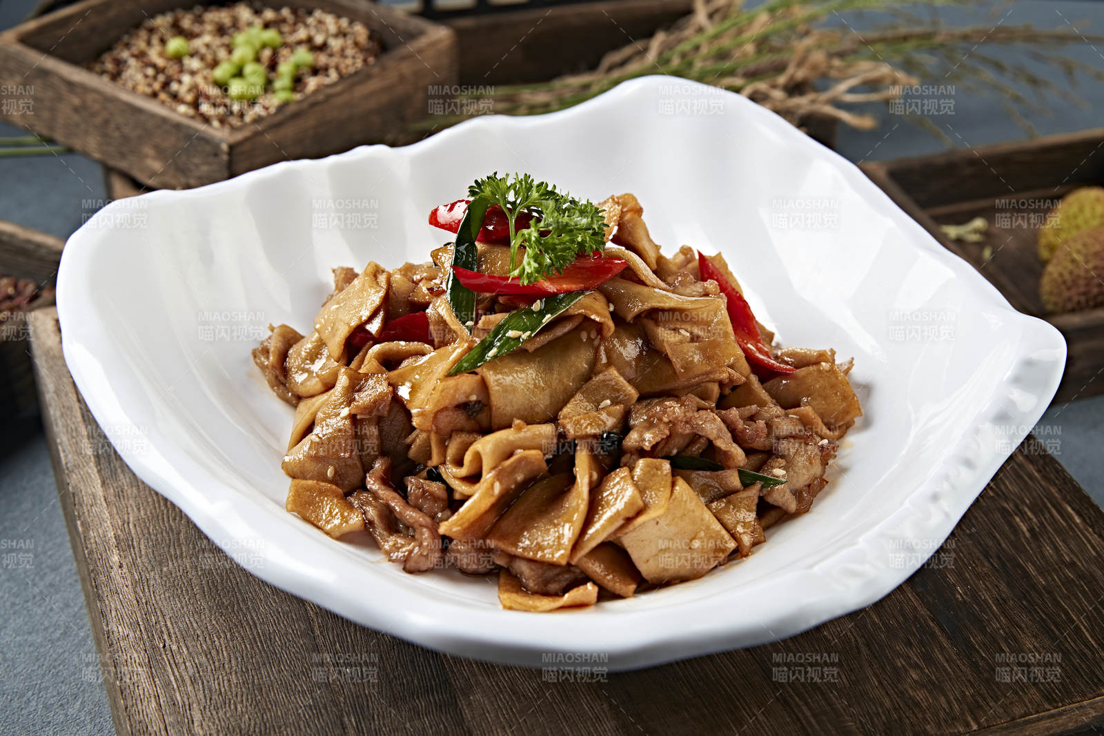 豆豉彩椒杏鲍菇片炒五花肉图片