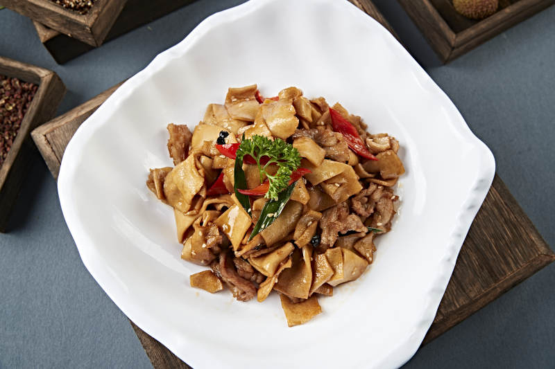 豆豉彩椒杏鲍菇片炒五花肉图片