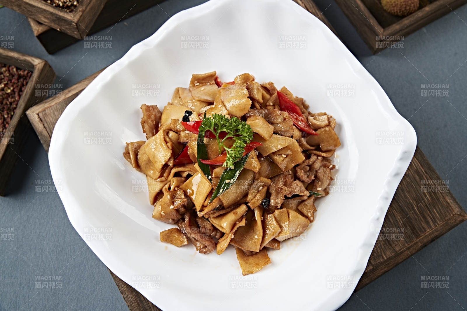 豆豉彩椒杏鲍菇片炒五花肉图片