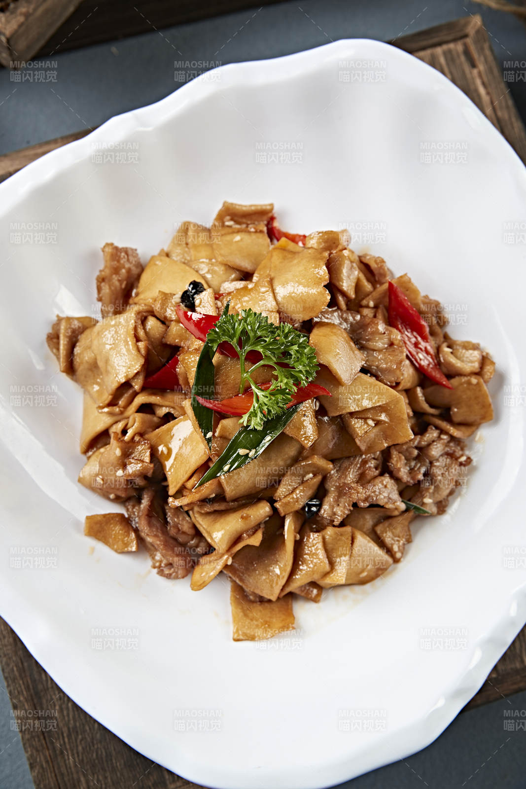 豆豉彩椒杏鲍菇片炒五花肉图片