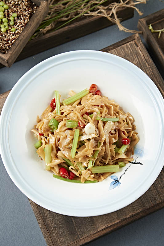 蒜子米椒西芹小炒脆笋图片