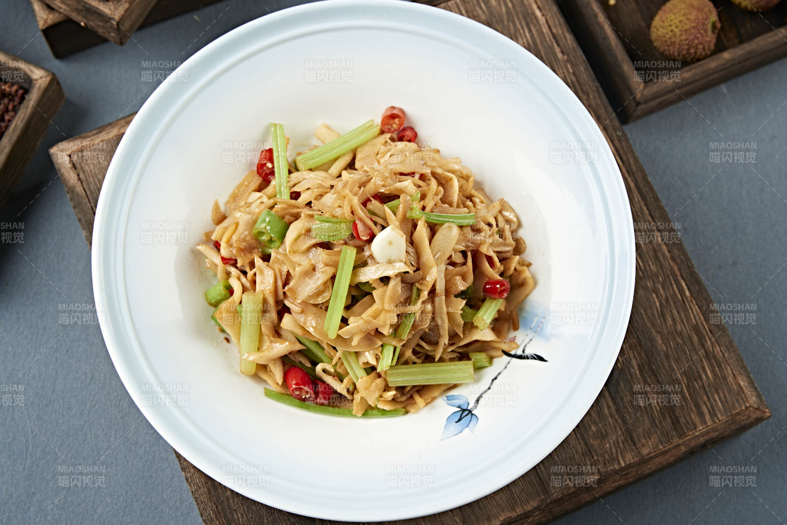 蒜子米椒西芹小炒脆笋图片