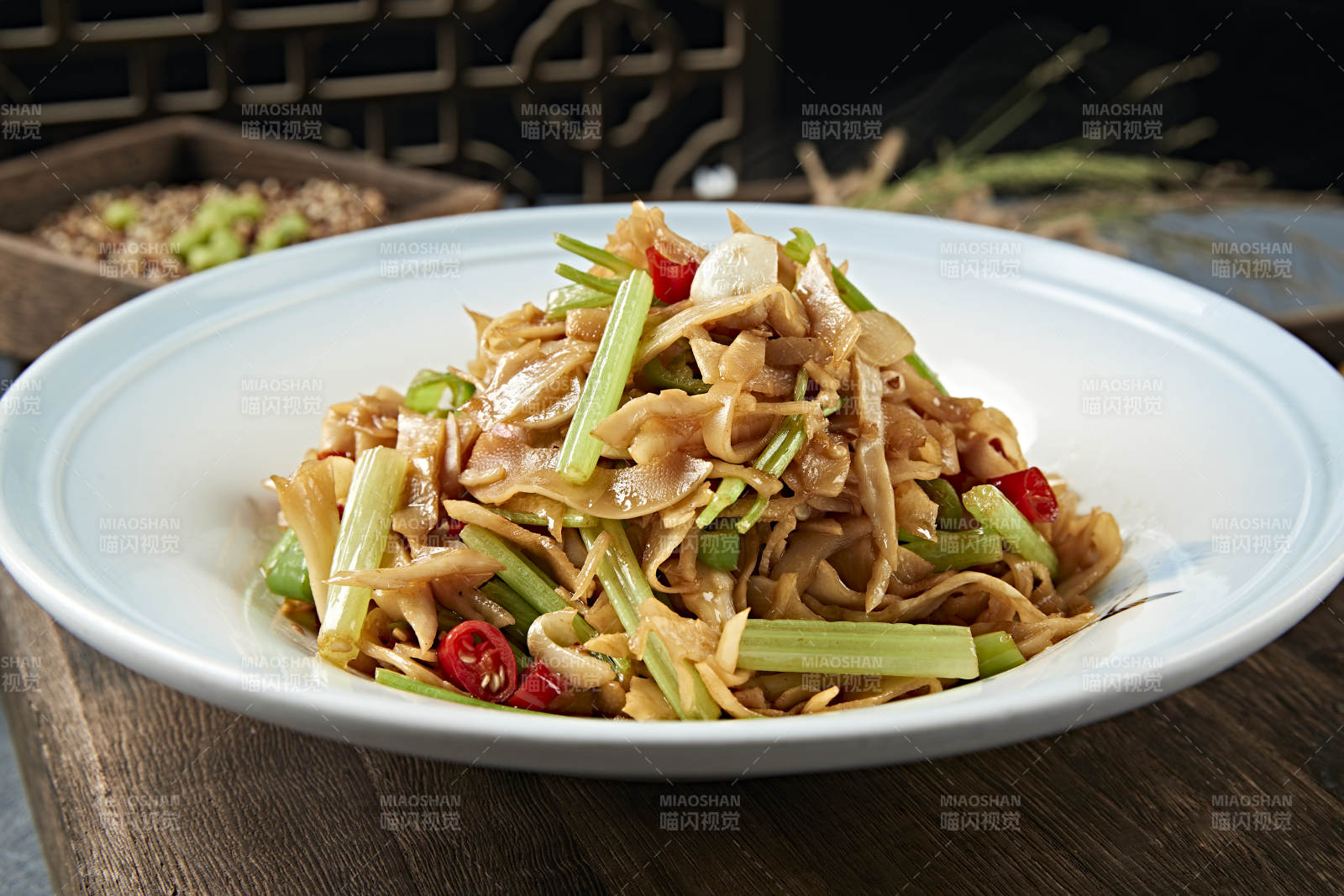 蒜子米椒西芹小炒脆笋图片