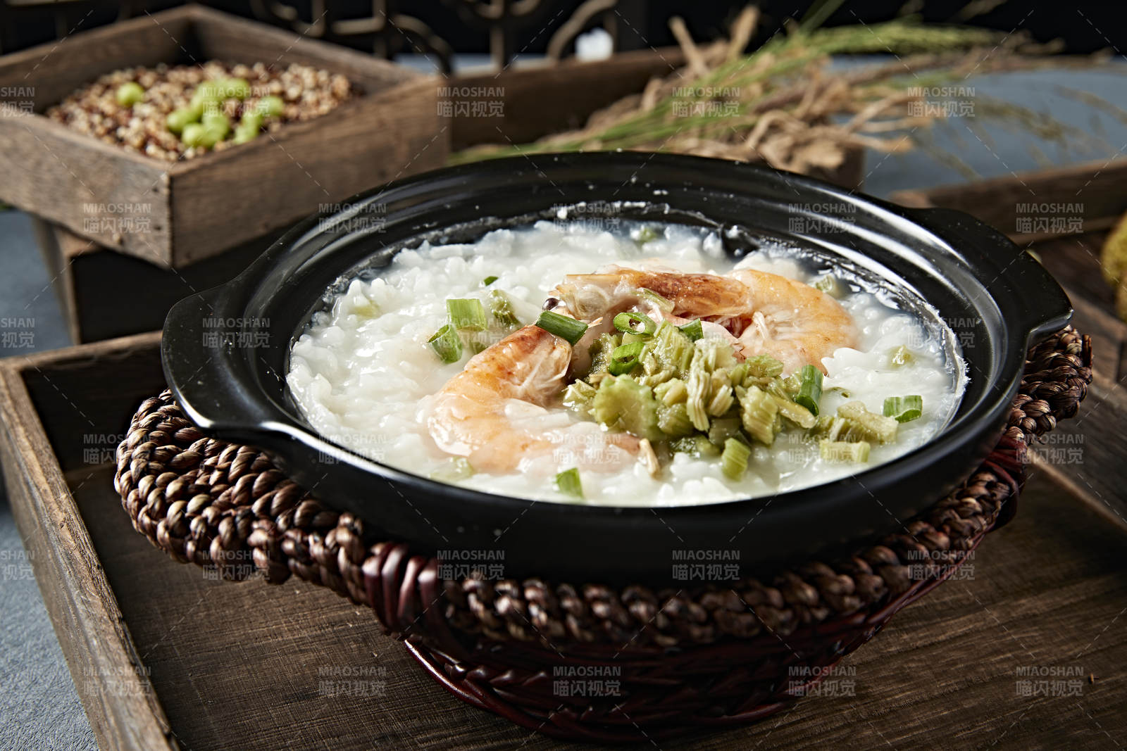 砂锅鲜虾生滚白粥海鲜粥图片