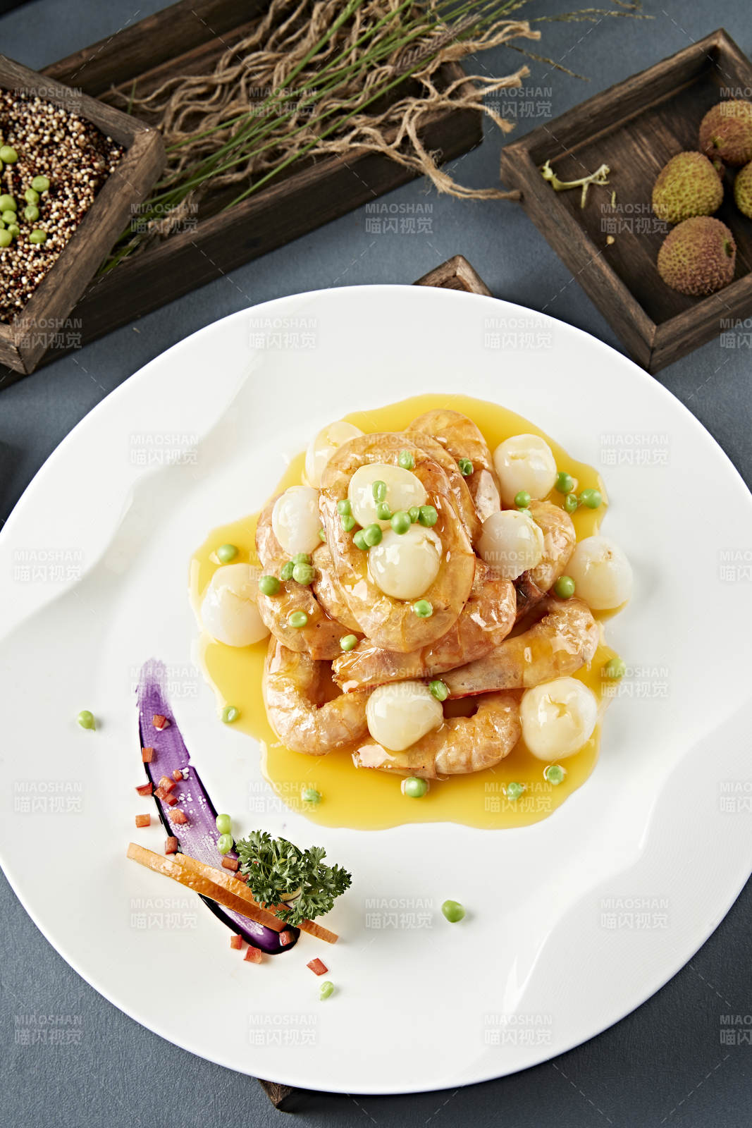 浇汁油炸荔枝深海虾图片