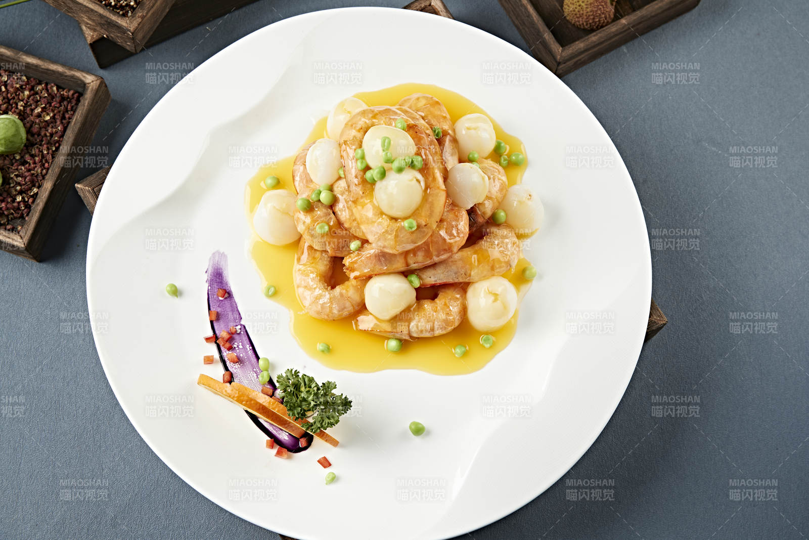 浇汁油炸荔枝深海虾图片