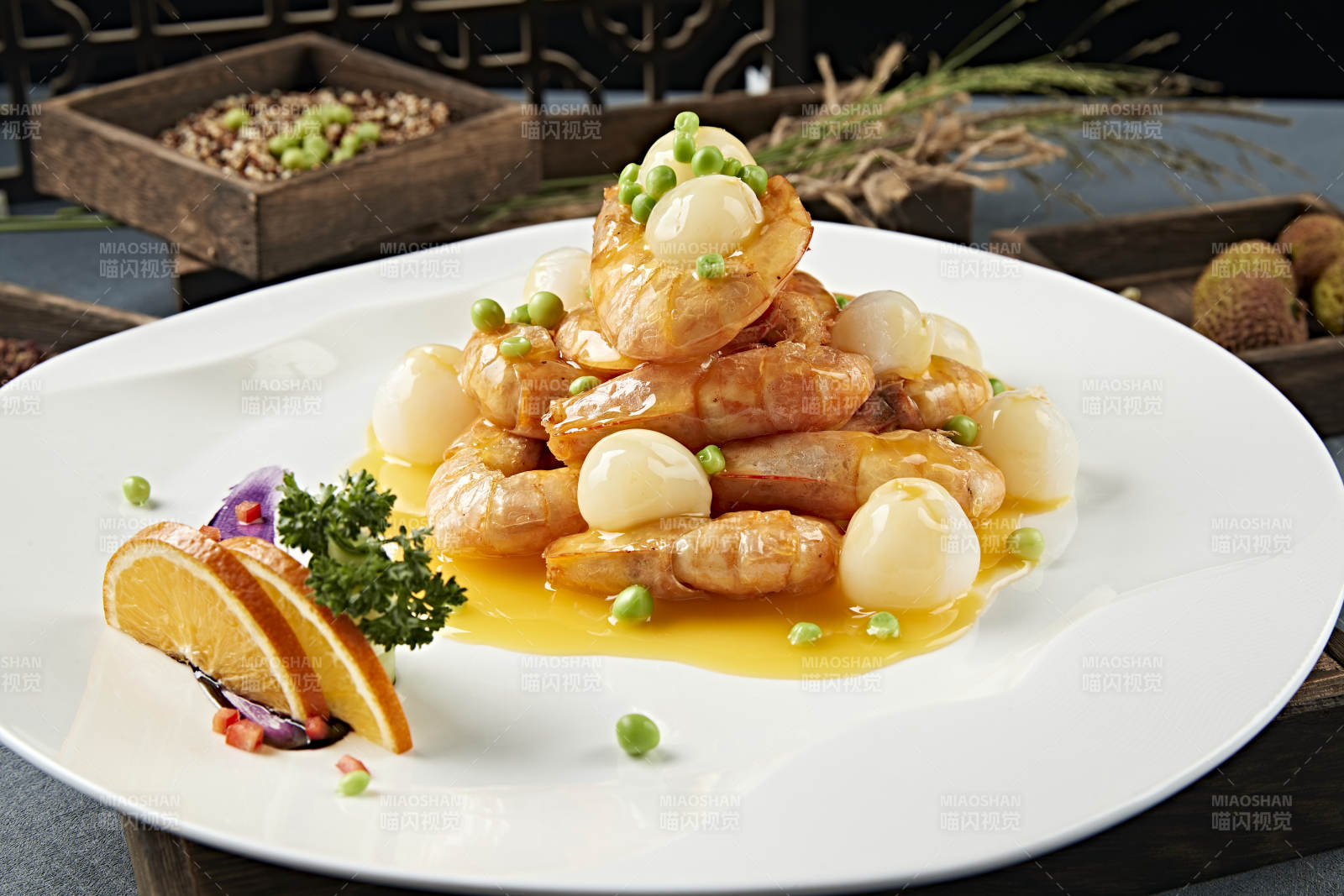 浇汁油炸荔枝深海虾图片