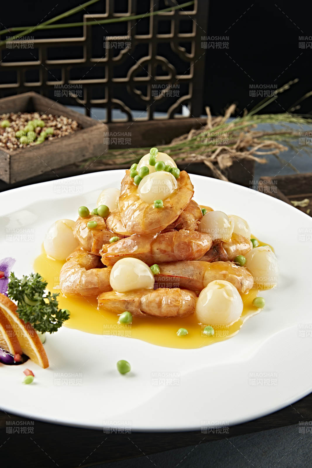 浇汁油炸荔枝深海虾图片