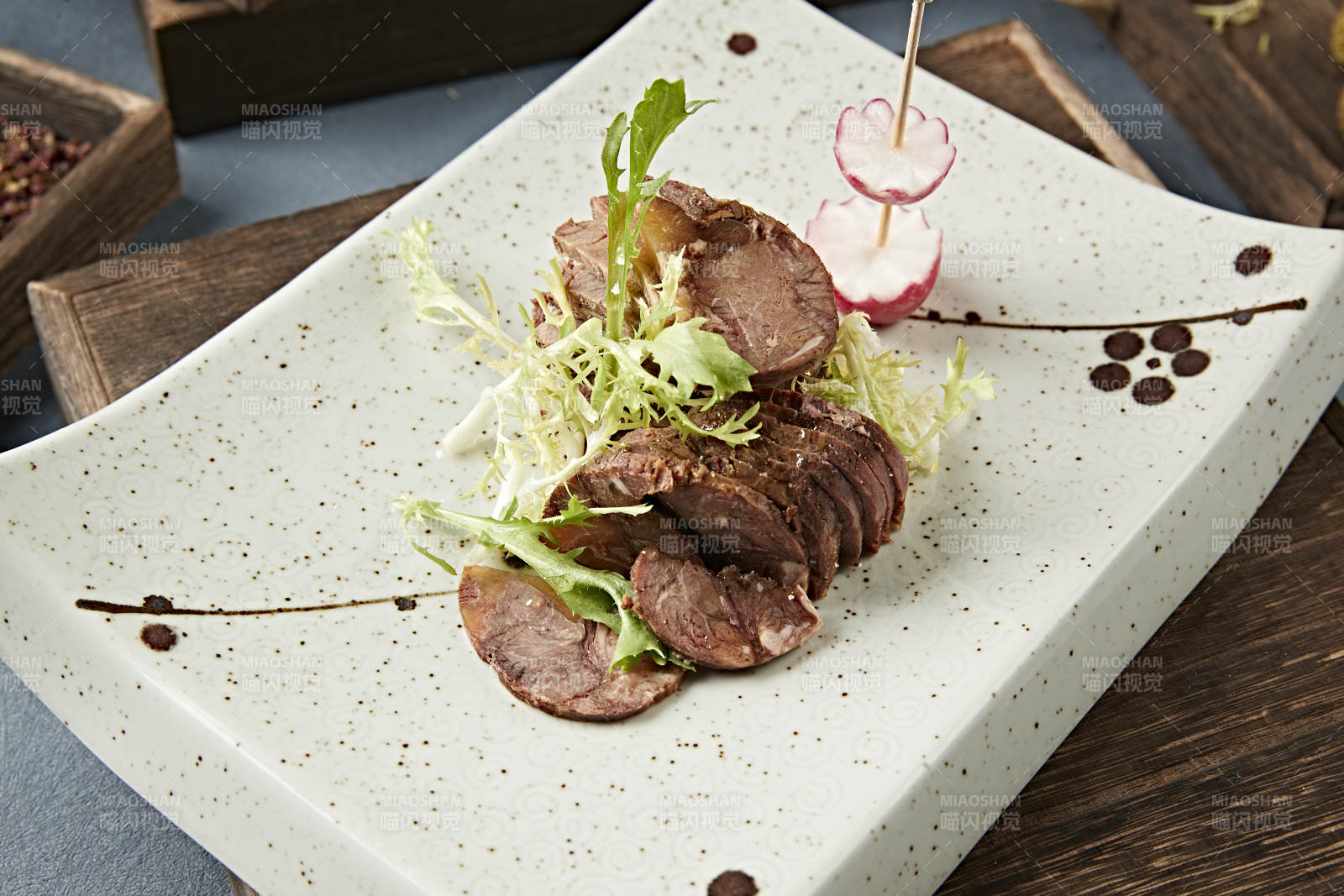 美味五香酱香牛腱切片图片