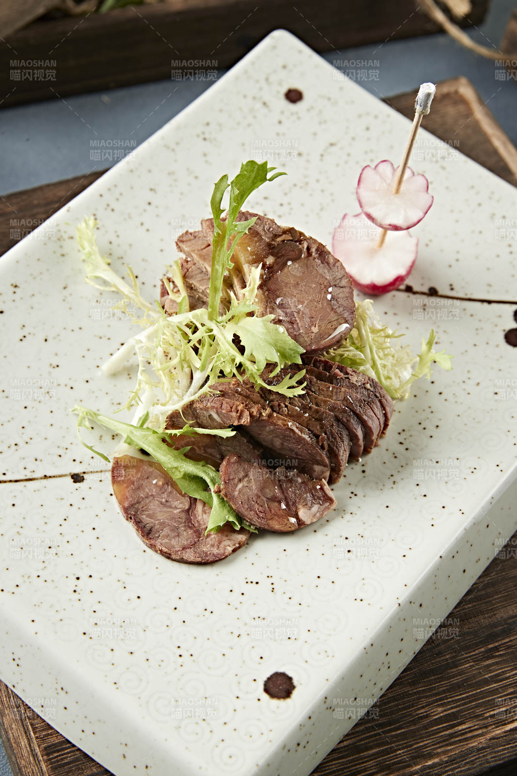 美味五香酱香牛腱切片图片