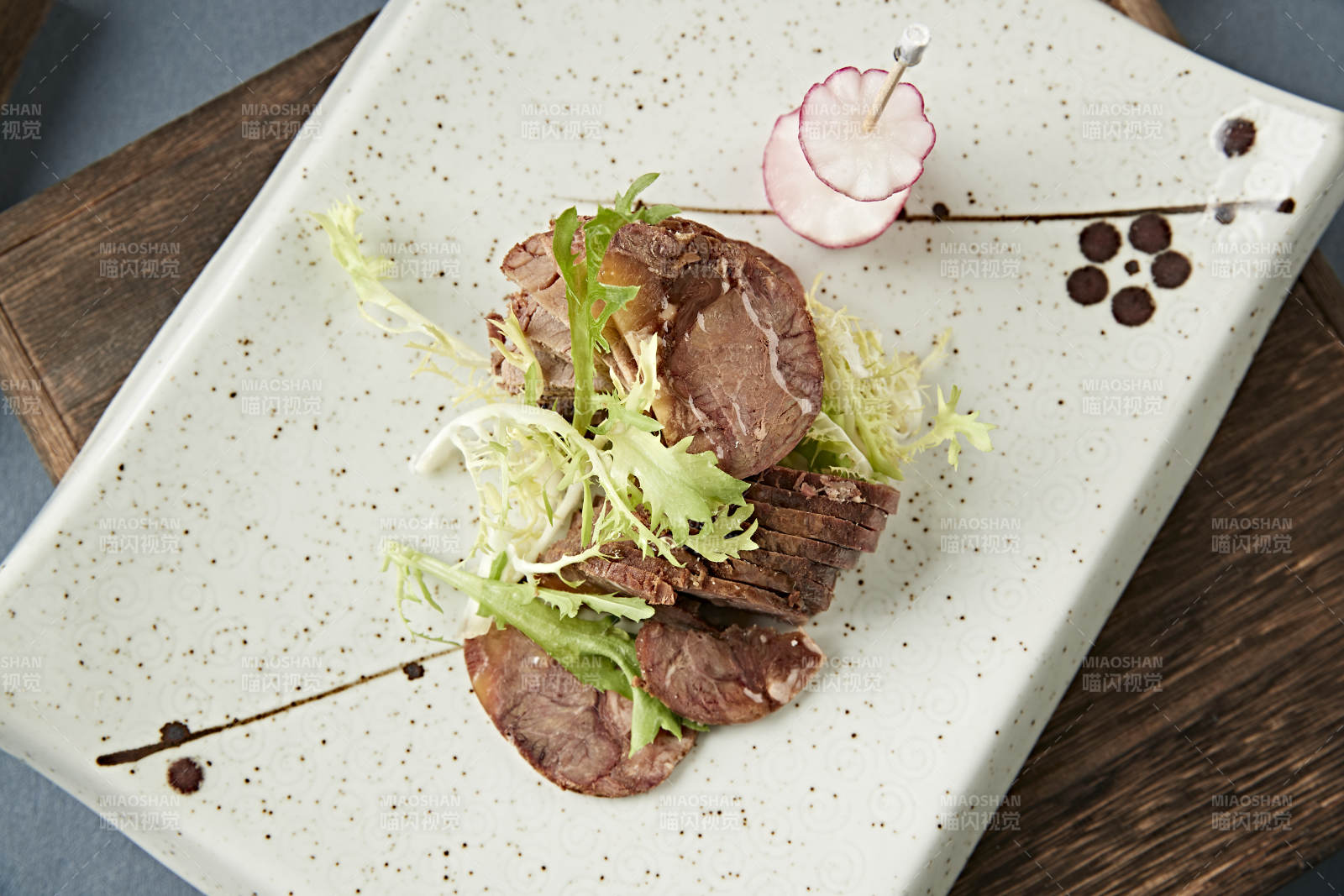 美味五香酱香牛腱切片图片