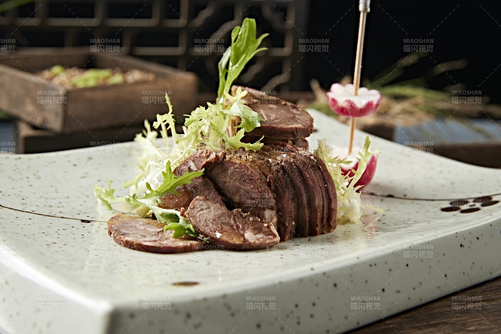 美味五香酱香牛腱切片图片