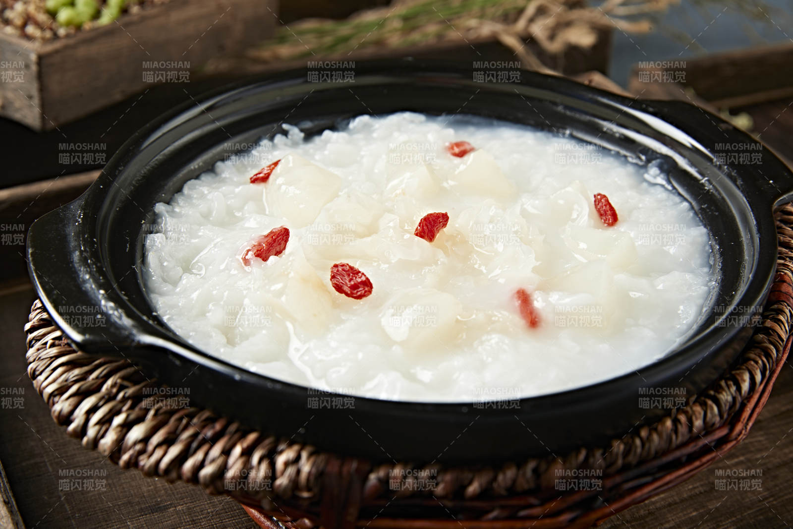 砂锅生滚银耳枸杞粥图片