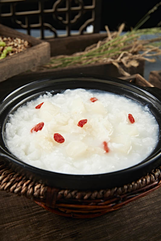 砂锅生滚银耳枸杞粥图片