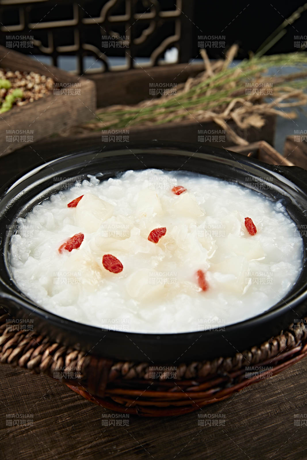 砂锅生滚银耳枸杞粥图片