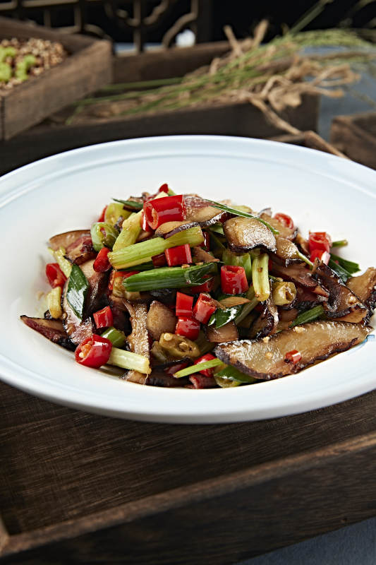 米椒蒜苗炒湘味腊肉片图片