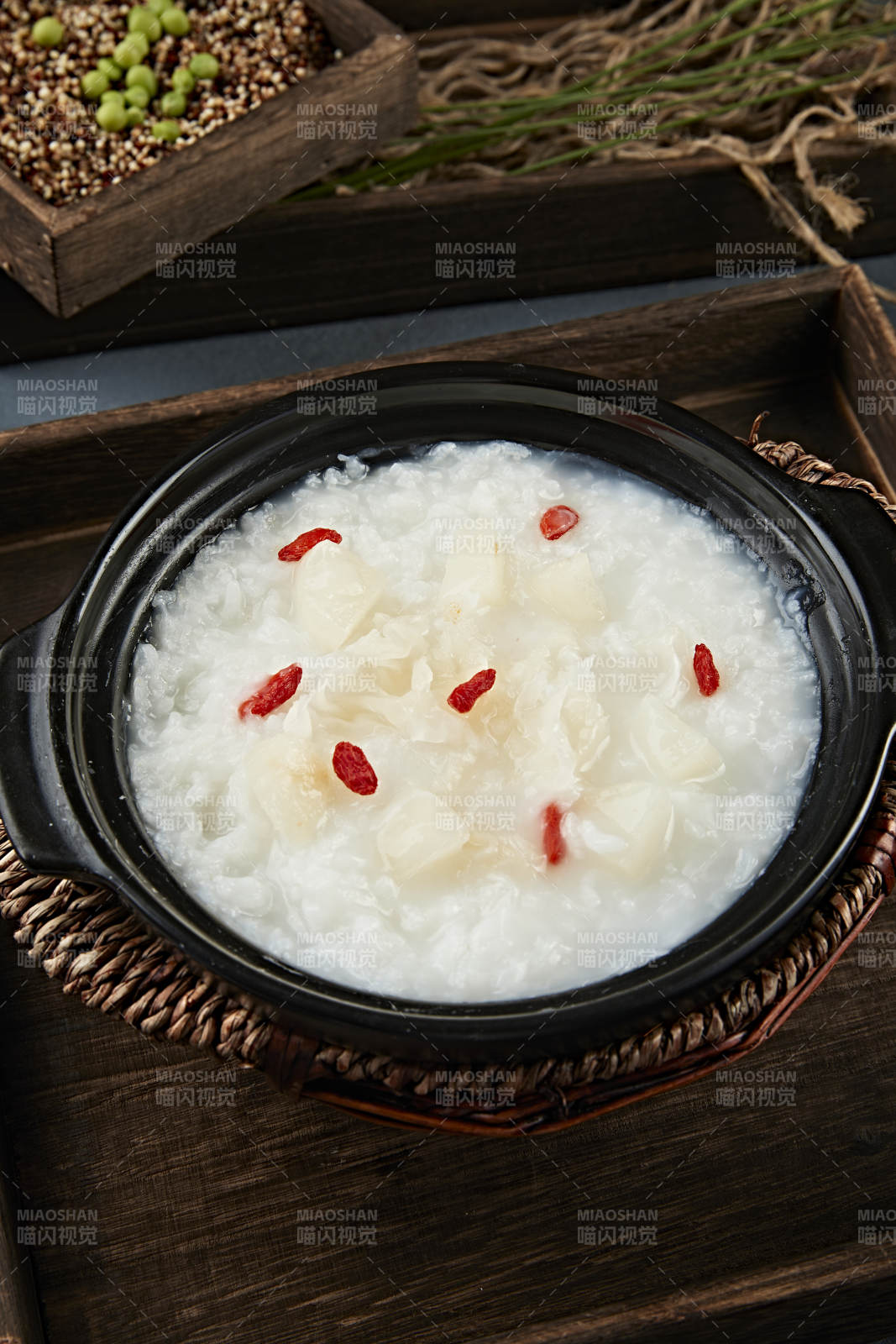 砂锅生滚银耳枸杞粥图片