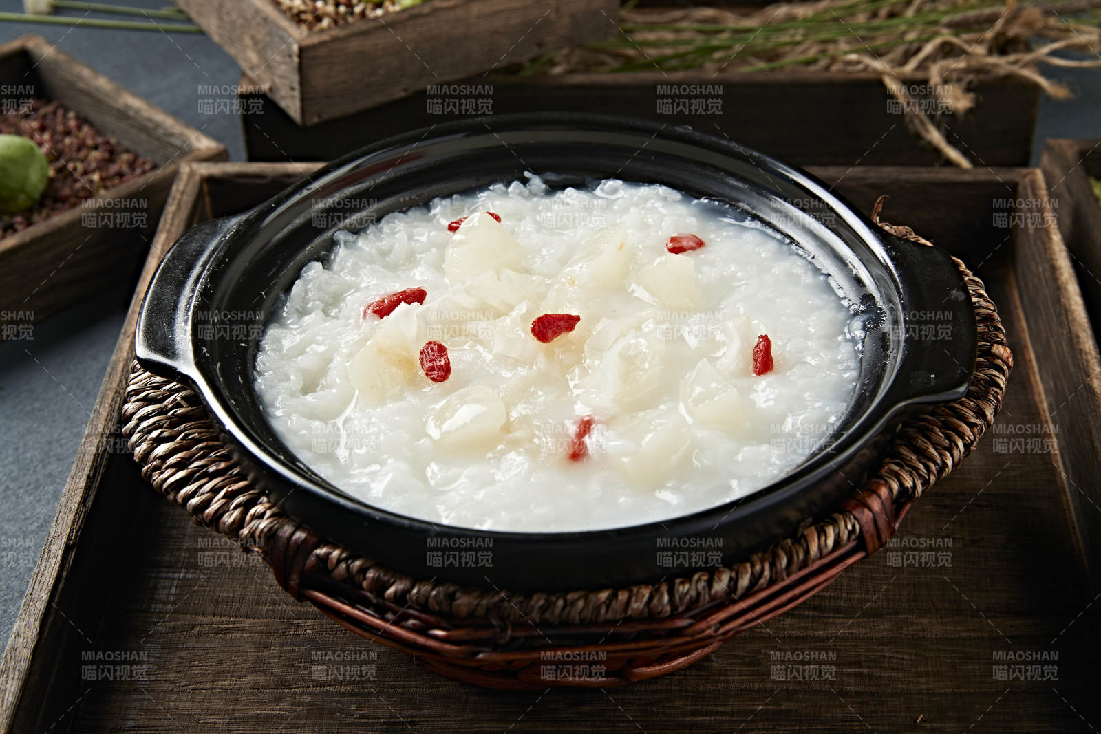 砂锅生滚银耳枸杞粥图片