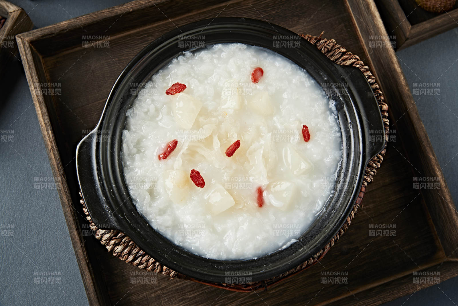 砂锅生滚银耳枸杞粥图片