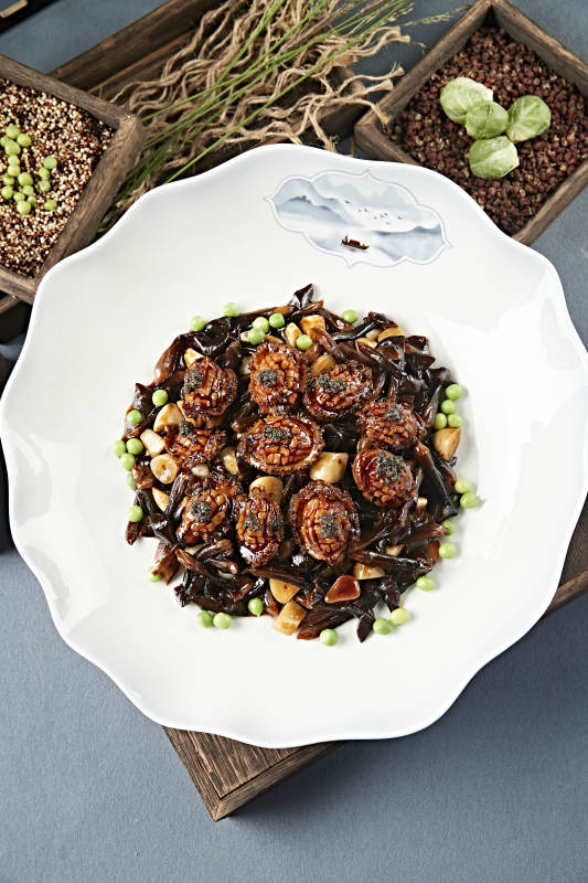 酱烧蒜子鸡枞菌鲜鲍鱼图片