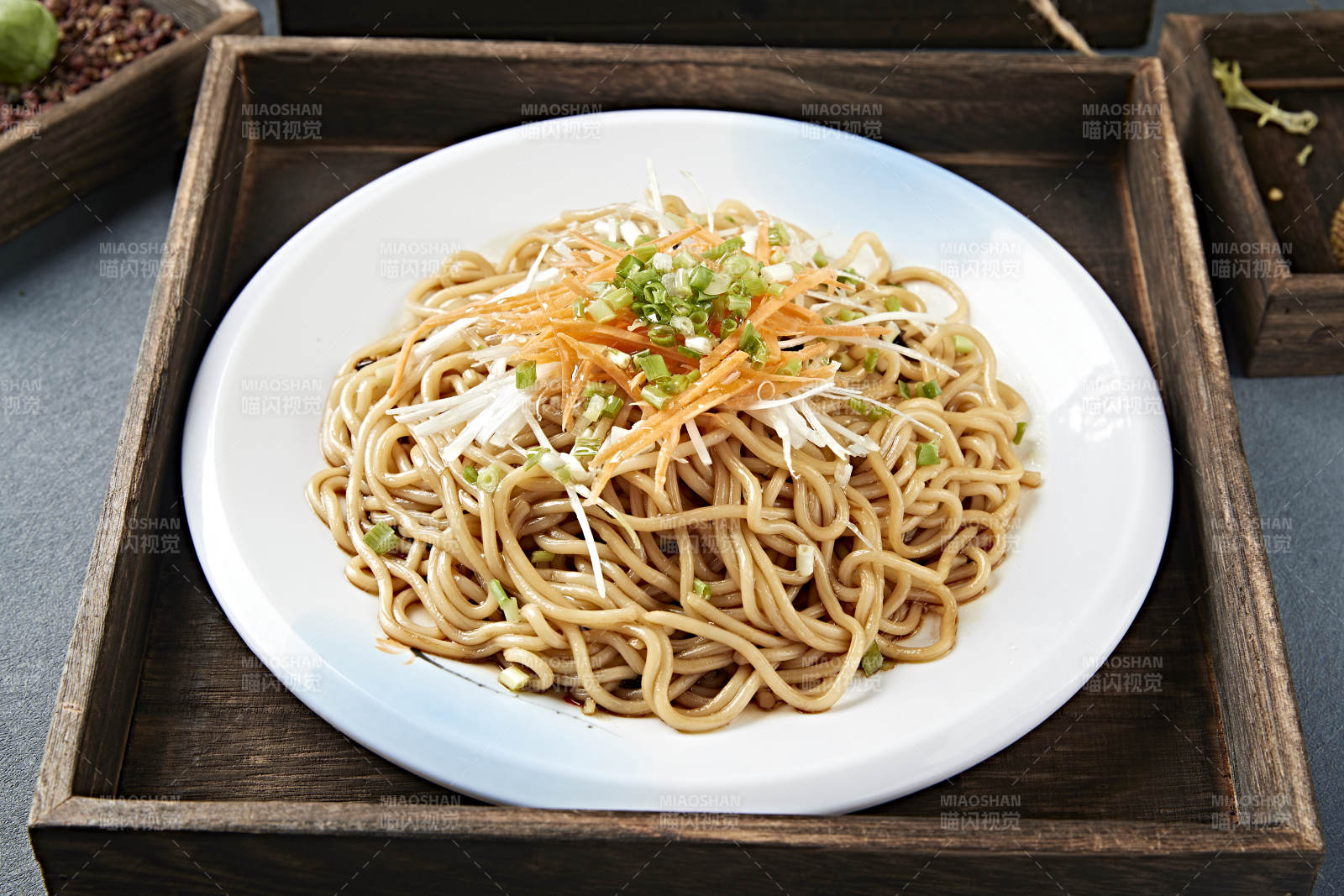 飘香葱油拌面图片