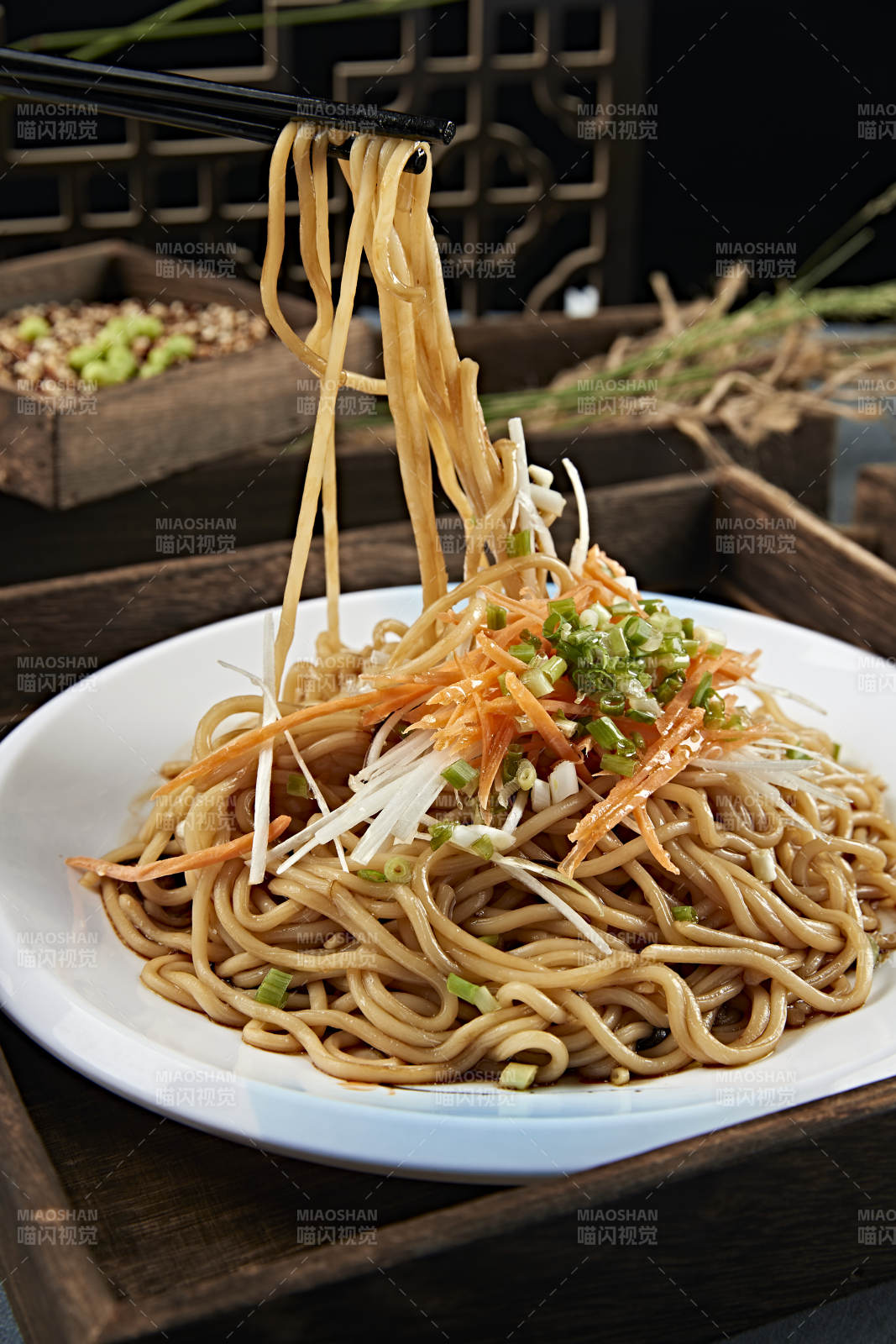 飘香葱油拌面图片