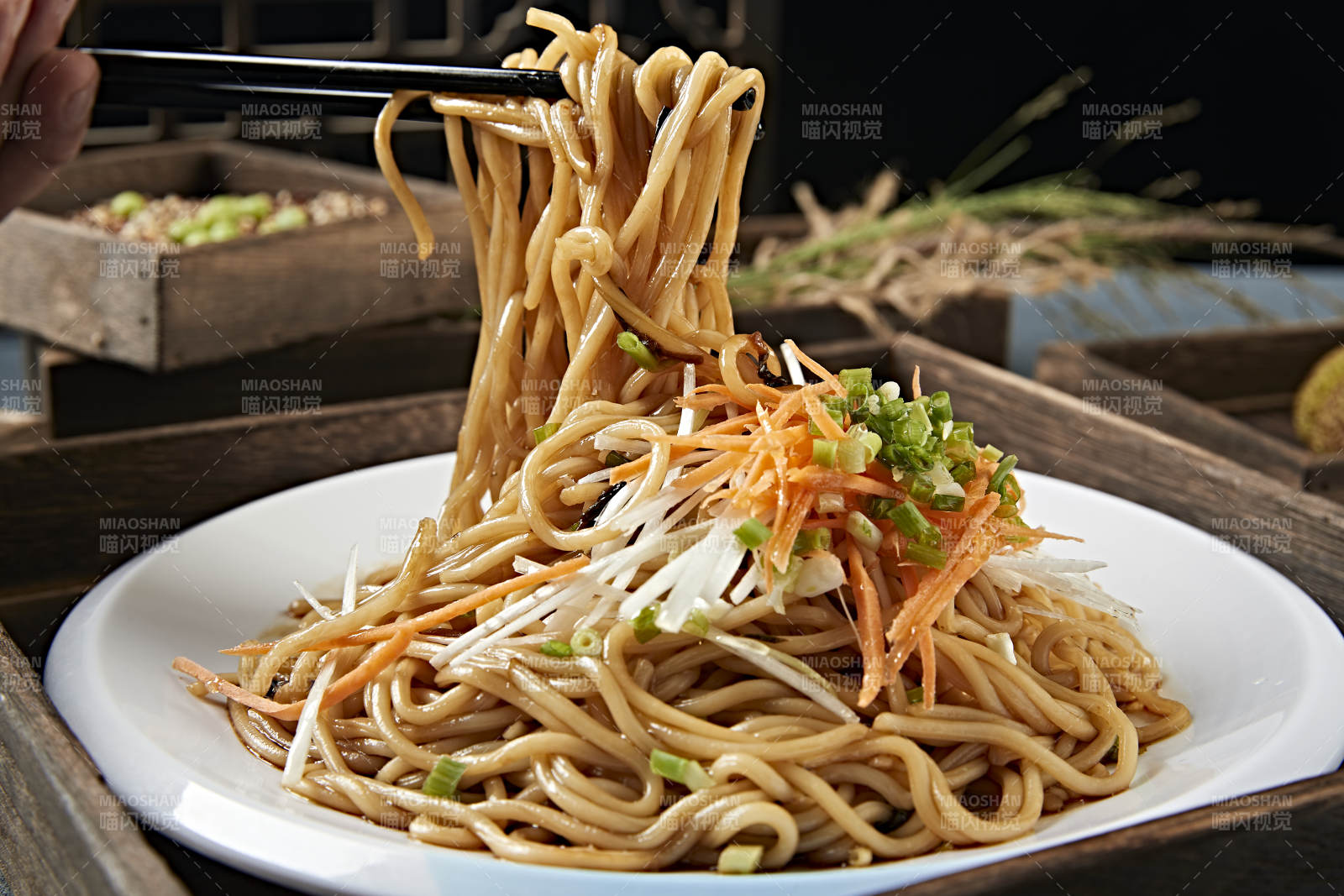 飘香葱油拌面图片