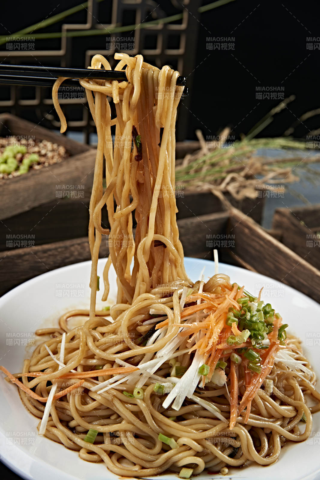 飘香葱油拌面图片