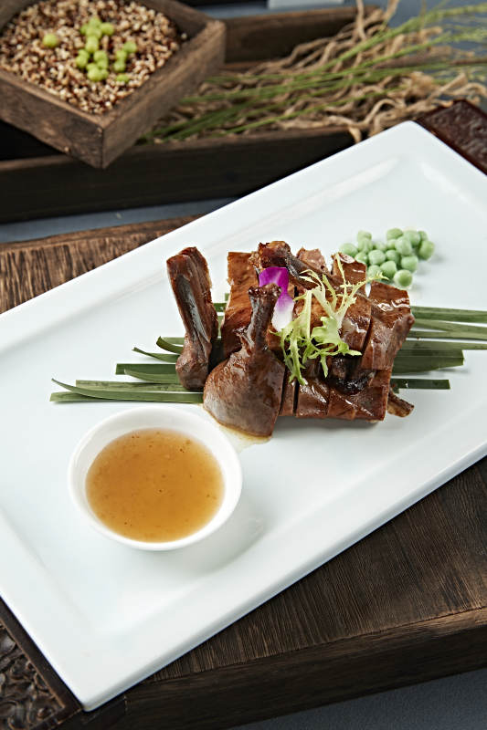 港式茶餐酱香叉烧鸭图片