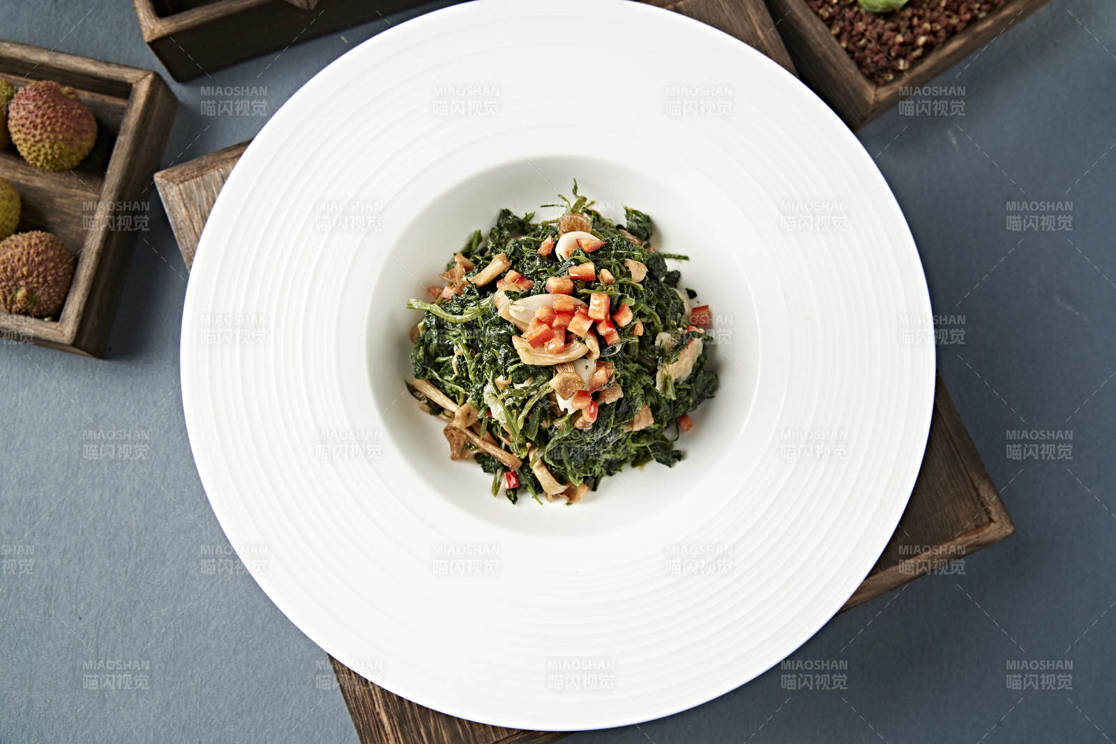 美味凉菜彩椒粒杏仁山珍菌拌蒲公英图片