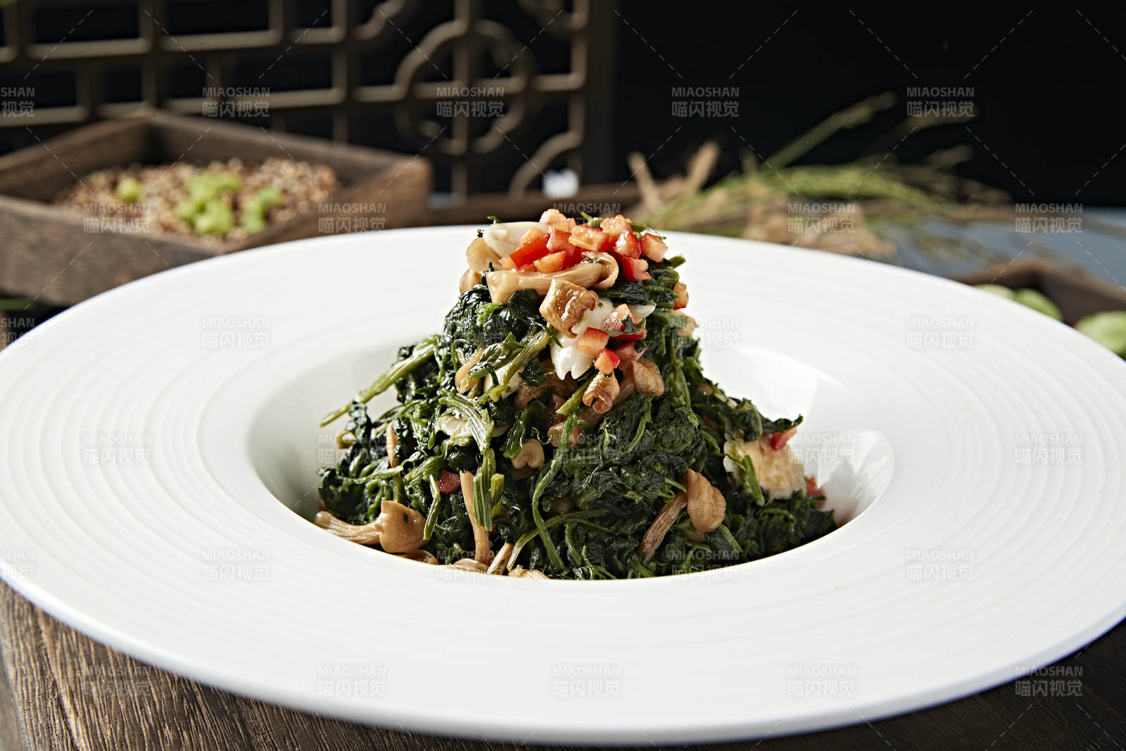 美味凉菜彩椒粒杏仁山珍菌拌蒲公英图片