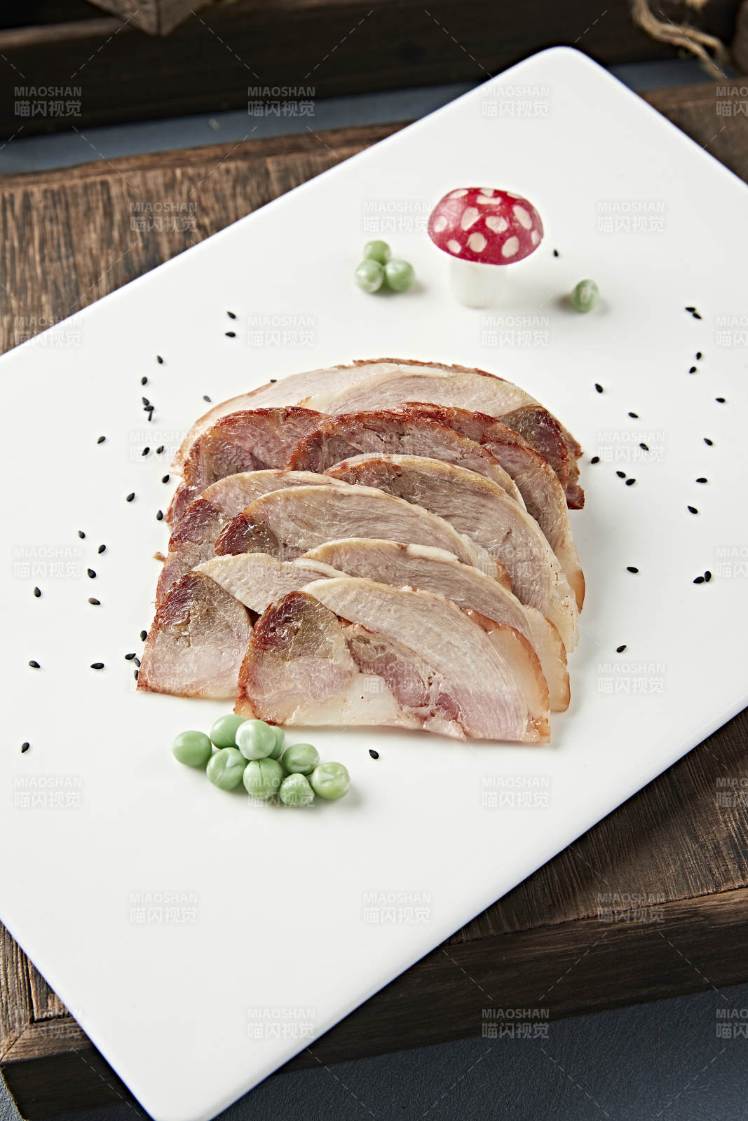 美味凉菜柴沟堡熏肉切片图片