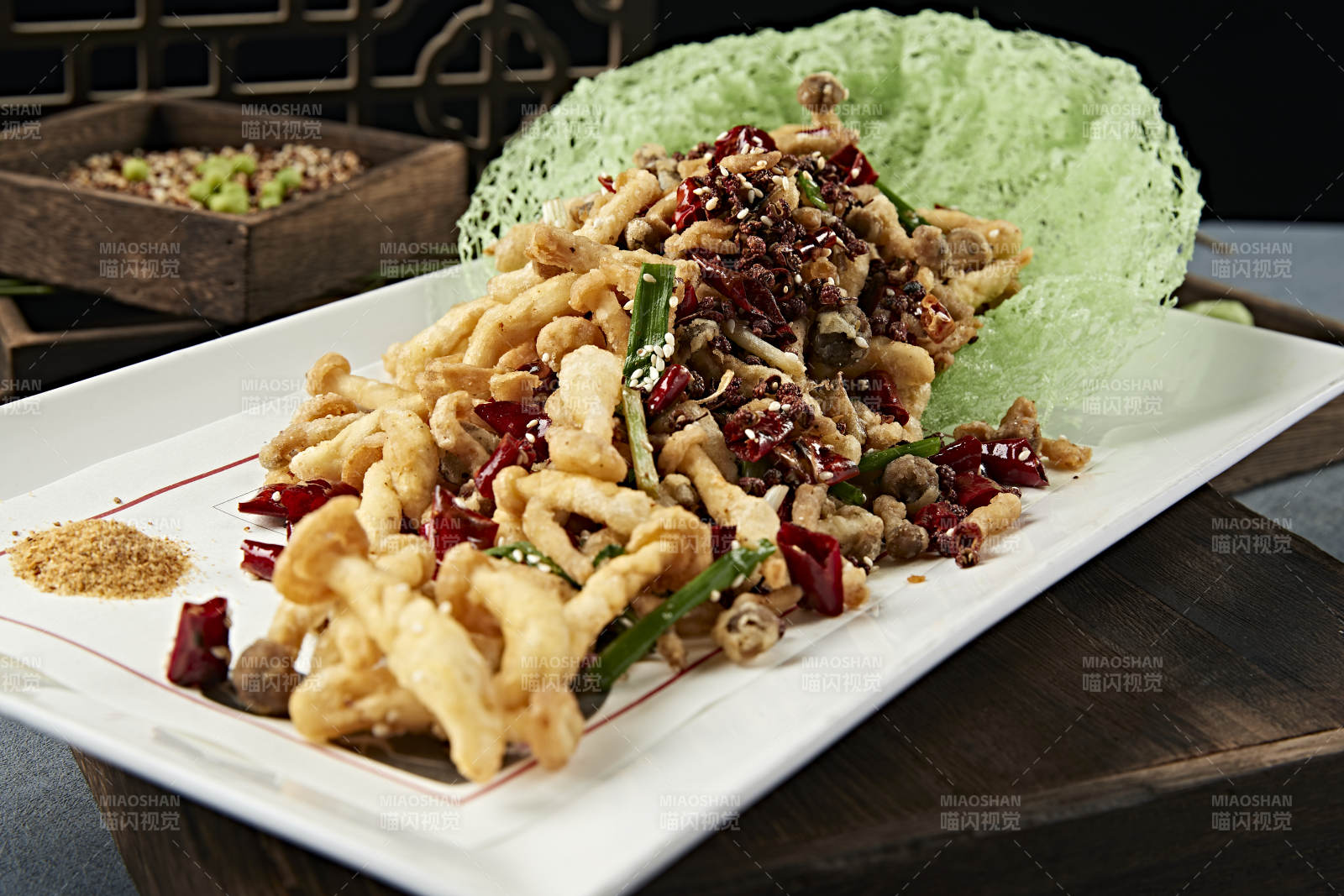 川味麻辣干炸海鲜菇图片