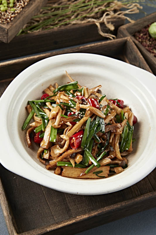 韭菜辣椒酱爆杂菌图片