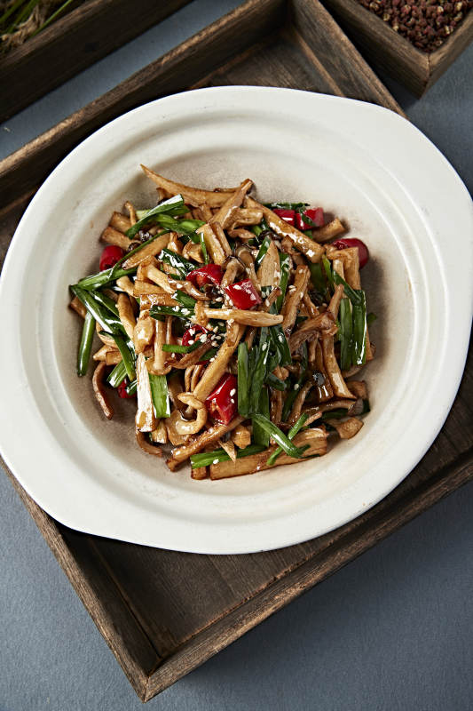 韭菜辣椒酱爆杂菌图片