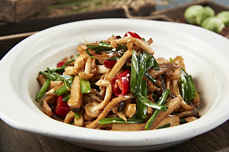 韭菜辣椒酱爆杂菌图片