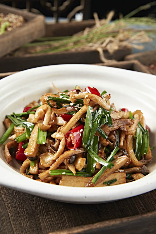 韭菜辣椒酱爆杂菌图片