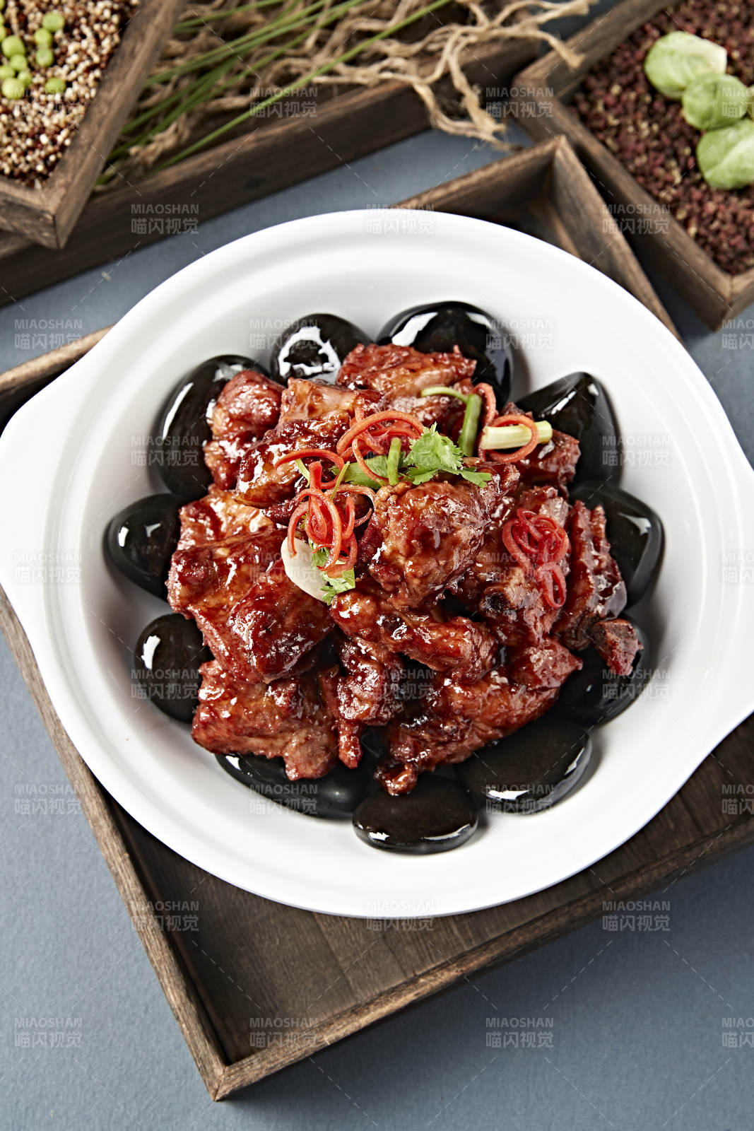 美味酱烧猪排骨图片