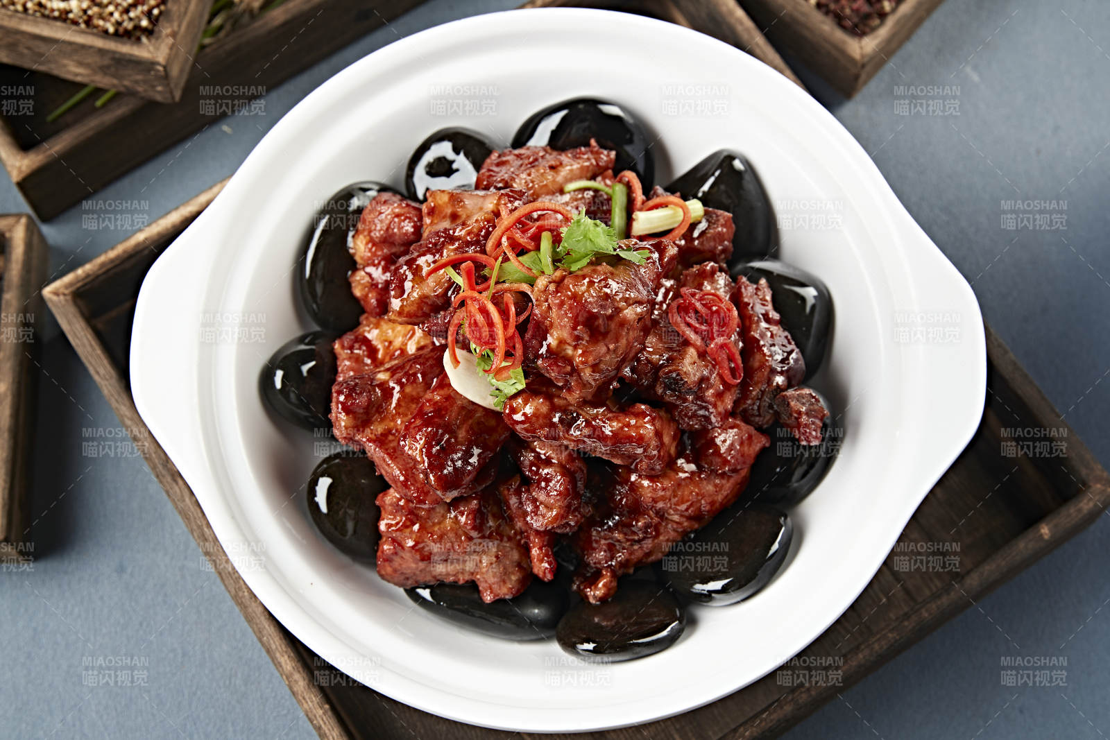 美味酱烧猪排骨图片