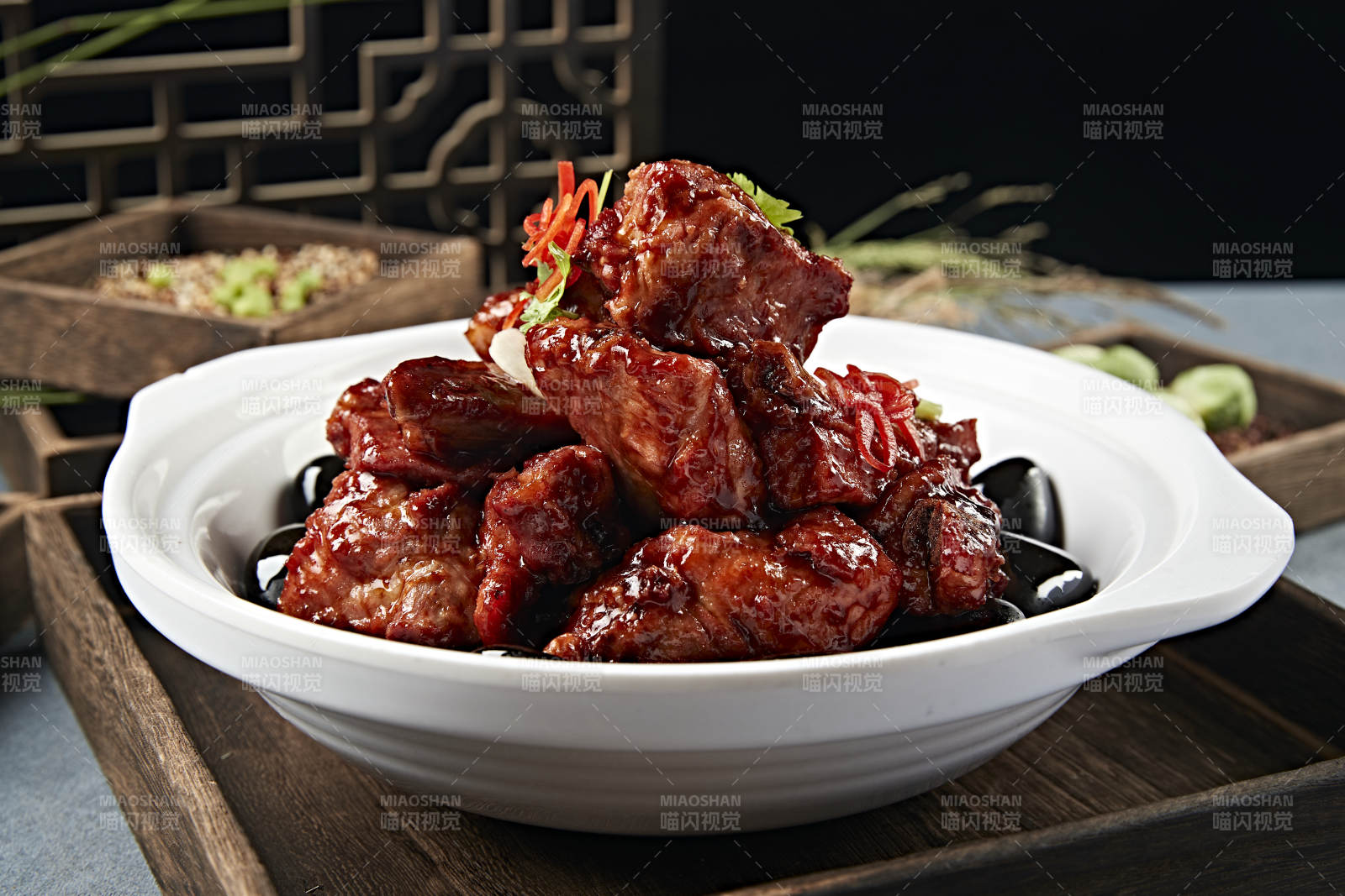 美味酱烧猪排骨图片
