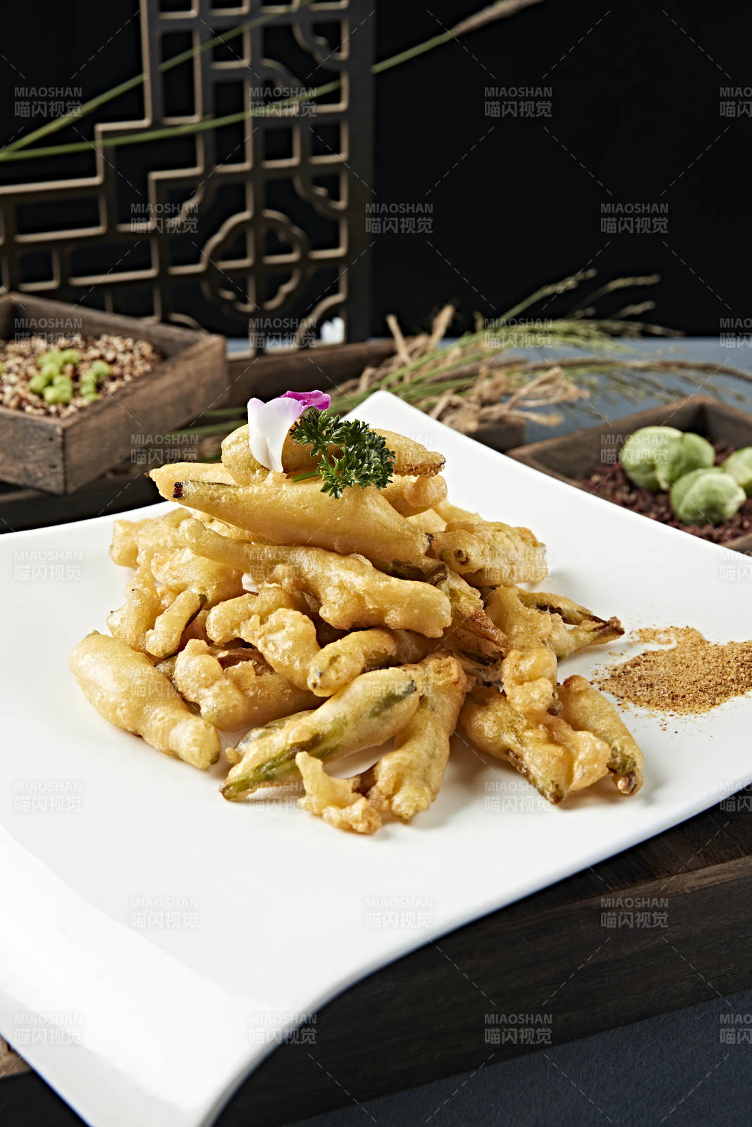 美味拖面油炸新鲜黄花菜图片