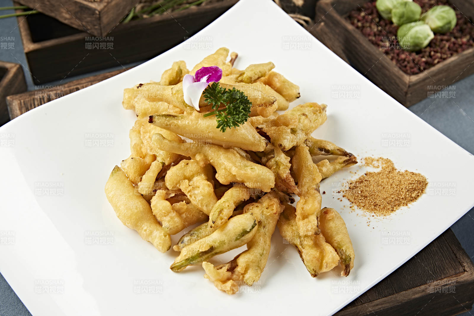 美味拖面油炸新鲜黄花菜图片