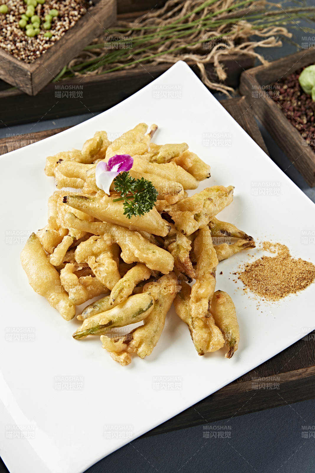 美味拖面油炸新鲜黄花菜图片