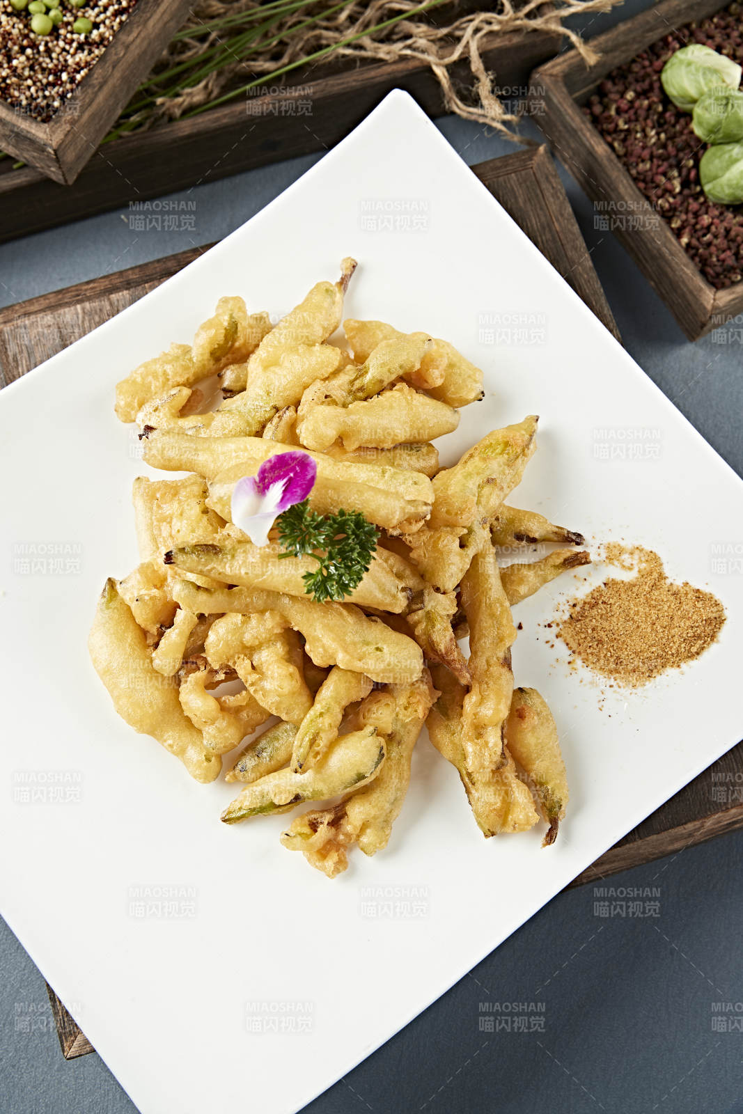 美味拖面油炸新鲜黄花菜图片