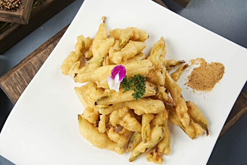 美味拖面油炸新鲜黄花菜图片